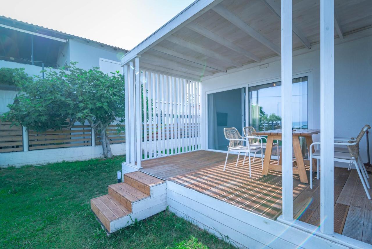 Thea Eco Suites Nea Kallikrateia Exterior foto